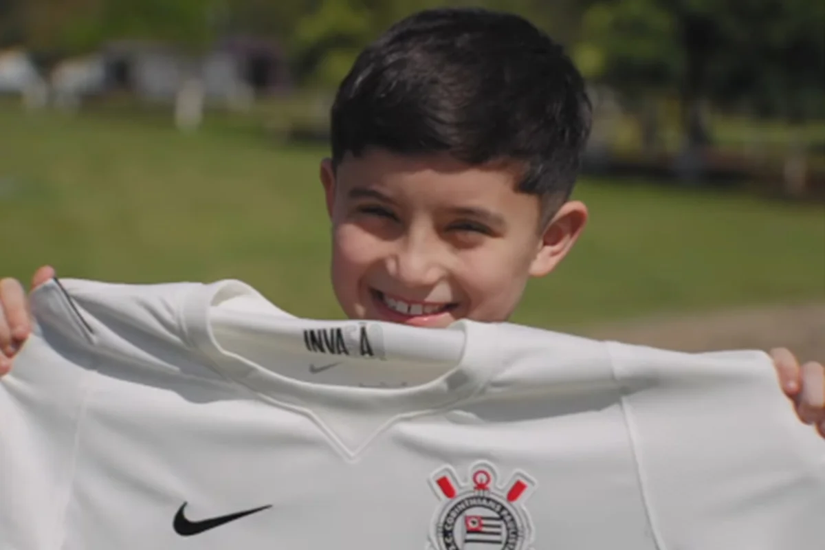 corinthians-pol-cia-civil-identifica-6-torcedores-que-hostilizaram-garoto
