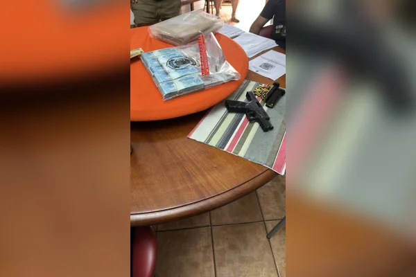 PF faz ação contra crime eleitoral após saque de R$ 200 mil e acha 5 armas - destaque galeria PF faz ação contra crime eleitoral após saque de R$ 200 mil e acha 5 armas - destaque galeria