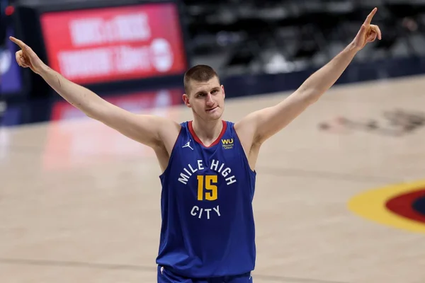 Relembre MVPs estrangeiros da NBA