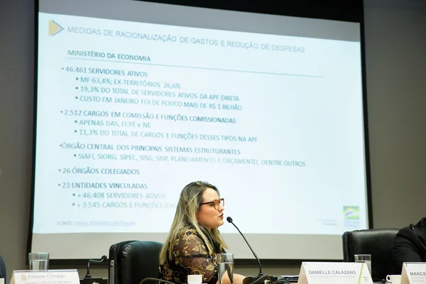 Economia: servidora que ajudou a formular cortes ganhou bolsa de R$ 73 mil
