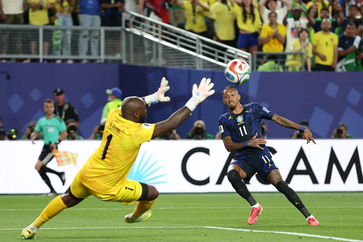 Brasil vai para o intervalo com 3 x 0 sobre o Haiti na Copa do Mundo - imagem 6 Brasil vai para o intervalo com 3 x 0 sobre o Haiti na Copa do Mundo - imagem 6