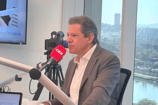 Imagem colorida do candidato ao governo de São Paulo Fernando Haddad (PT) em sabatina d'O Globo, CBN e Valor Econômico - Metrópoles