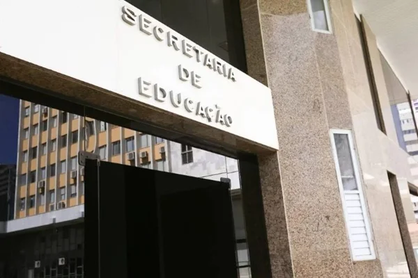 Secretaria de Educação - Metrópoles