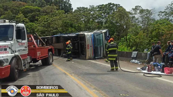 Filha de 8 anos do motorista está entre mortos de acidente com ônibus