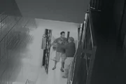 A vítima e o agressor parecem brigar