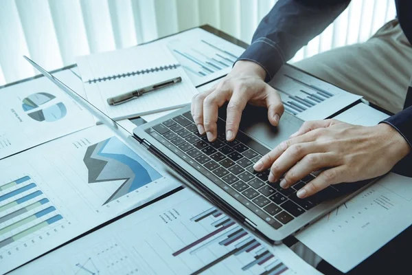 Palestra e minicurso gratuitos de capacitação em competência analítica