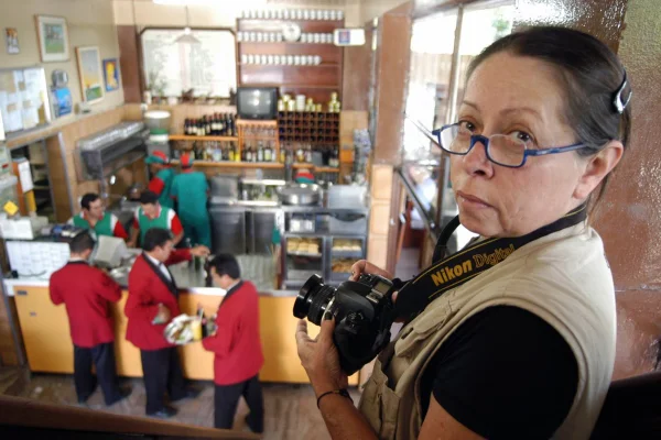 Morre, aos 74 anos, a fotojornalista pioneira de Brasília Elza Fiúza - destaque galeria
