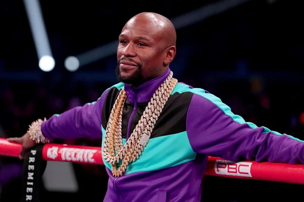 Mayweather supera CR7 e Messi e é atleta mais bem pago da década