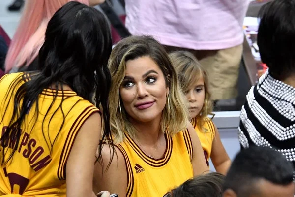 Após traição de namorado, Khloé Kardashian entra em trabalho de parto