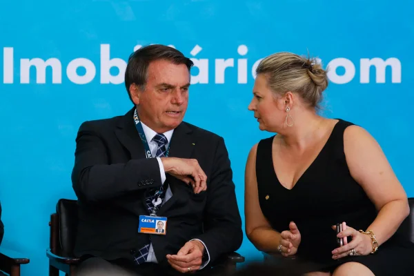 Joice Hasselmann protocola pedido de impeachment contra Bolsonaro