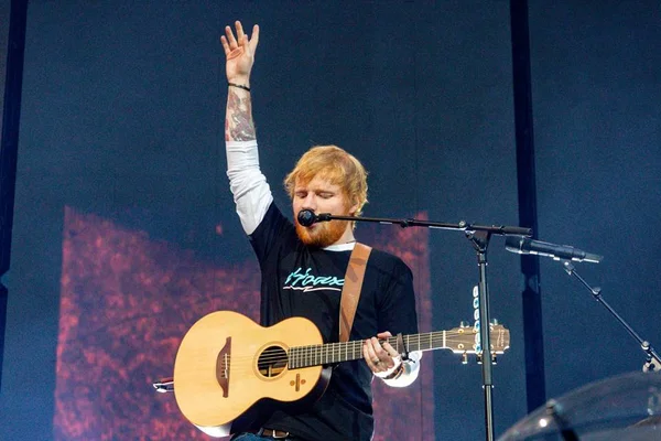 Ed Sheeran alcança a marca da turnê mais lucrativa da história