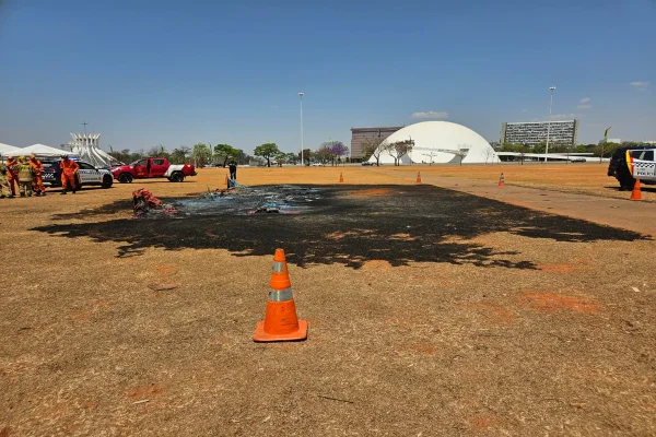PM do DF prende homem suspeito de incendiar banheiros na Esplanada