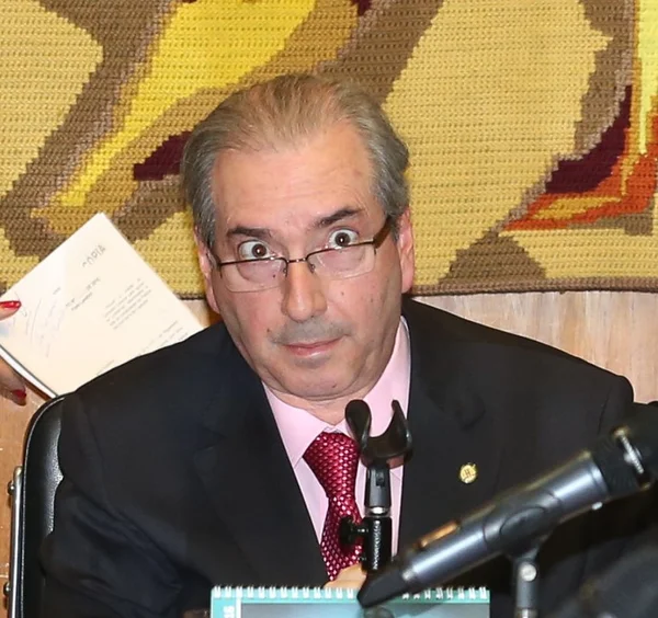 Investigado por fraude em fundos de pensão, amigo de Cunha se entrega