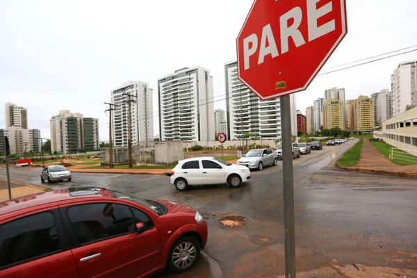 Cruzamento em Águas Claras coleciona acidentes e causa transtorno para moradores