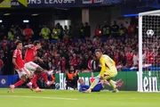 Momento exato do gol contra de Richard Riós