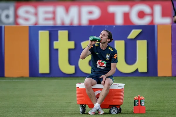 Richarlison e Filipe Luís voltam a treinar com a Seleção antes da semi