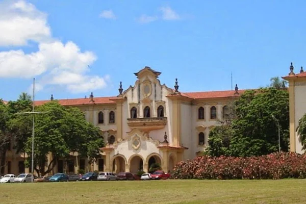 UFFRJ lança edital de concurso. Salários chegam a R$ 4,6 mil