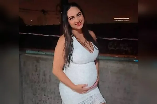 jovem com bebê morto no útero implora por cesárea em santo, são paulo