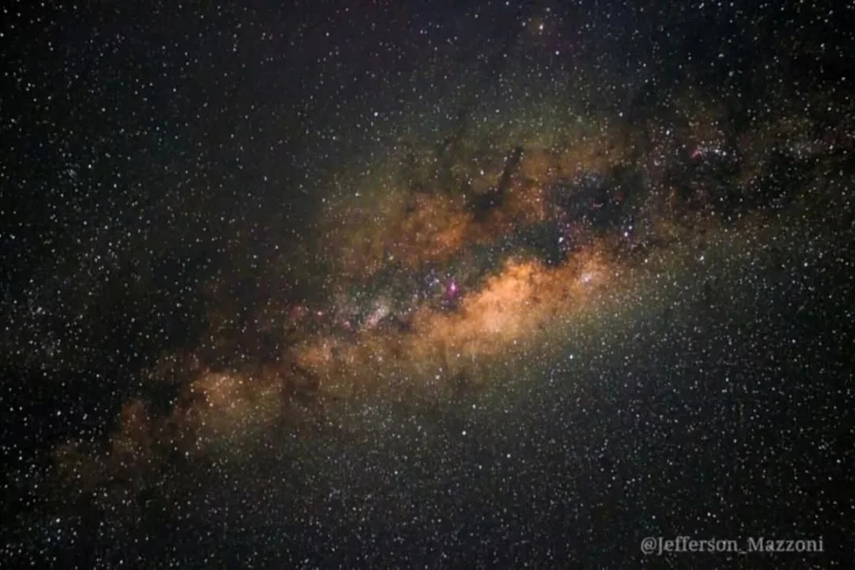 Astrônomos encontraram um tipo de açúcar no centro da galáxia Astrônomos encontraram um tipo de açúcar no centro da galáxia