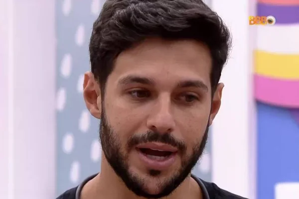 BBB22: “Cresci achando que eu era um bost*”, diz Rodrigo sobre família