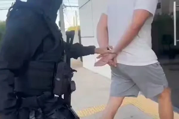 Imagem colorida, Suspeito é preso pela 2ª vez por golpe de R$ 90 mil contra mulher PcD - Metrópoles
