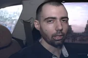 O vídeo de três minutos mostra um refém israelense, identificado pela mídia de Israel como Guy Gilboa-Dalal, de 24 anos O vídeo de três minutos mostra um refém israelense, identificado pela mídia de Israel como Guy Gilboa-Dalal, de 24 anos