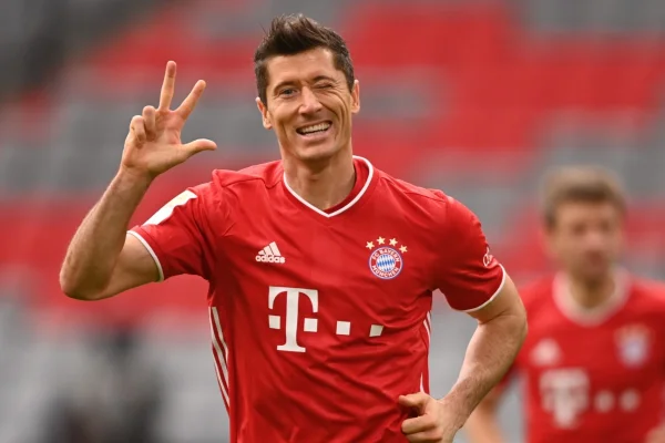 Lewandowski hat-trick