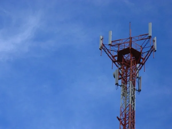 Empresa é proibida de instalar torre de celular em condomínio no Guará