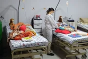 A fisioterapeuta Izabel Aquino trata voluntariamente os gêmeos  