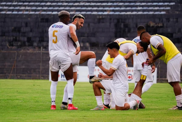 Samambaia vence e encaminha classificação para semifinal do Candangão
