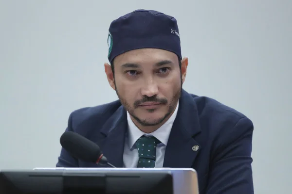 Dep. Fernando Máximo (UNIÃO - RO)