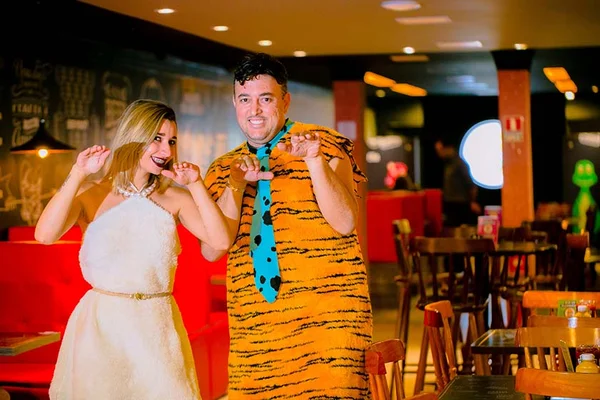 Hamburgueria em Taguatinga se inspira no desenho “The Flintstones”