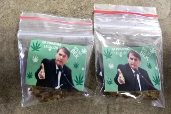 Maconha com fotos de Jair Bolsonaro é apreendida em Mogi Mirim