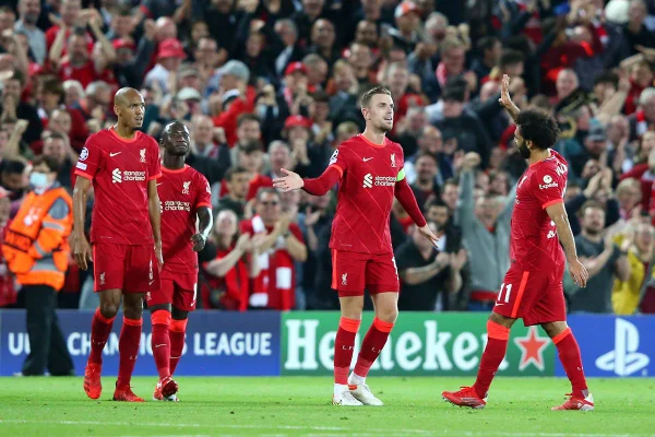 Em duelo com duas viradas, Liverpool derrota o Milan; Real vence a Internazionale