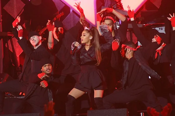 Artistas se manifestam sobre atentado durante show de Ariana Grande