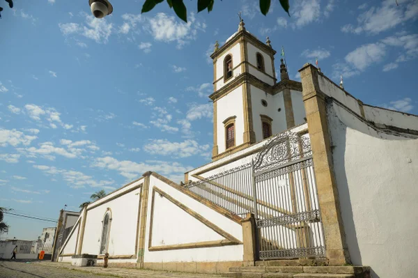 Imagem colorida da Igreja de Nossa Senhora do Outeiro da Glória, no Rio de Janeiro - Metrópoles