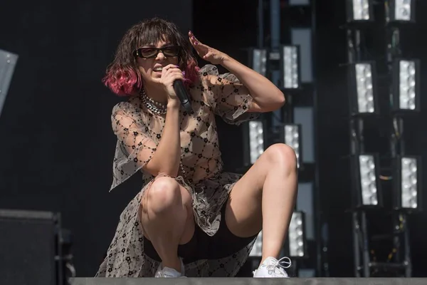 Crítica: Charli, de Charli XCX, é a vanguarda pop do momento