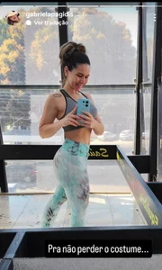 Gabriela Pagidis faz selfie na academia às 11h da última quinta-feira (10/7)