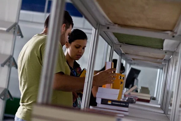 Veja quais autores do DF vão lançar livros durante a Bienal