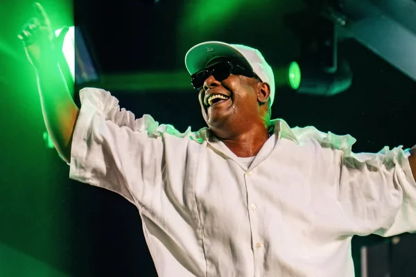 Vocalista do Psirico é internado e passa por cirurgia no coração
