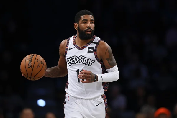 No retorno após 26 jogos fora, Irving é cestinha e lidera Nets