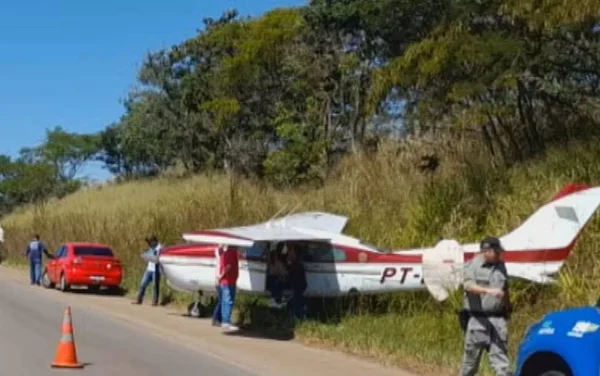 imagem colorida aviao pouso forçado rodovia goias