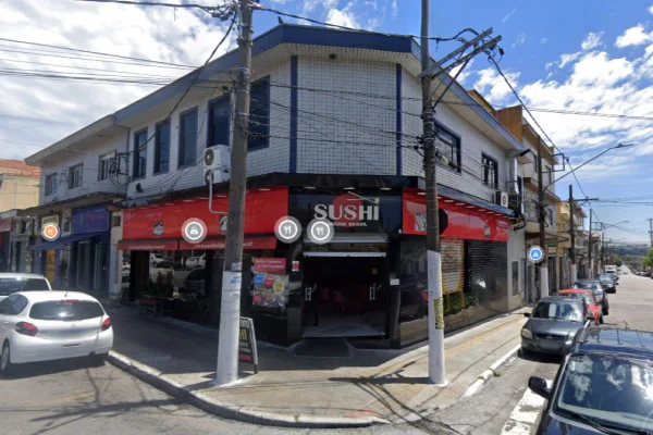 Sushi Vila Gustavo Eireli fica na Av. Jardim Japão, 430, Jardim Brasil, São Paulo/SP. Imagem de janeiro de 2024