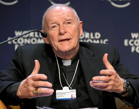Papa aceita renúncia de cardeal suspeito de abusar de crianças