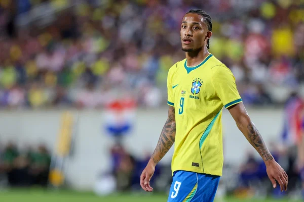 João Pedro se manifesta após não ser convocado por Carlo Ancelotti
