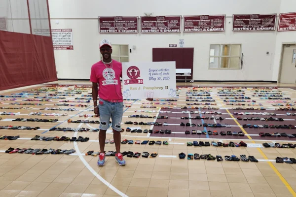Dono da maior coleção de meias do mundo tem 1.165 pares em casa - destaque galeria