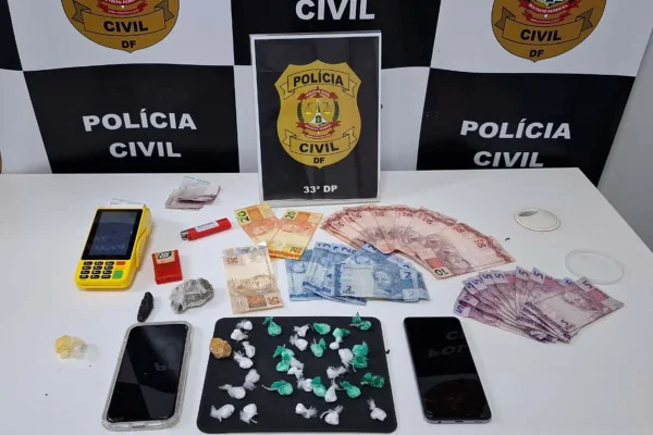 Traficante é presa com 32 porções de cocaína escondidas nas roupas