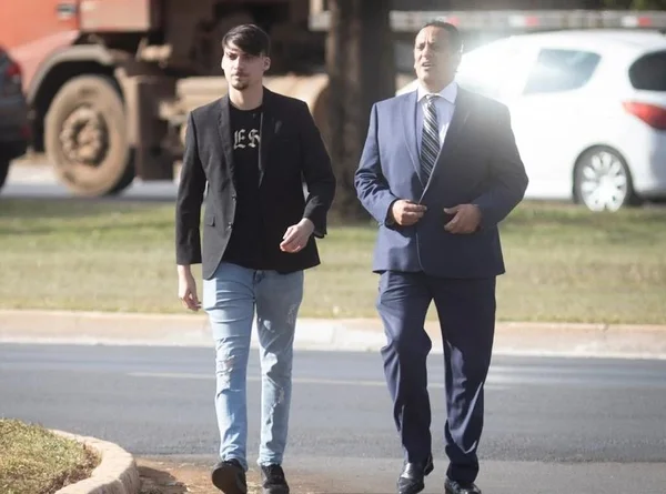 Jair Renan, filho numero 4 de Bolsonaro. Ele tem cabelos e barba pretos - Metrópoles