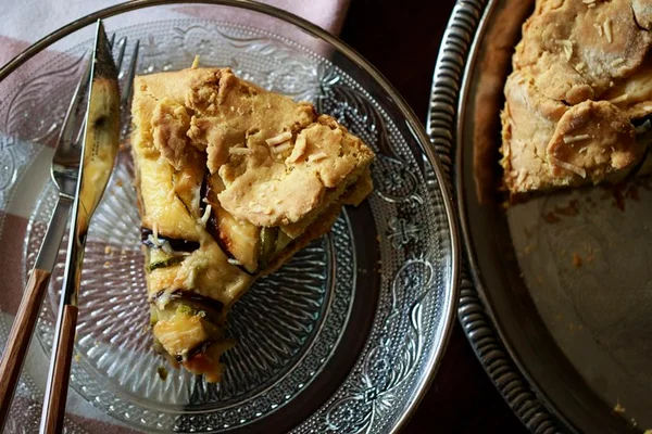 Fuja da rotina: receita de galette de queijo, abobrinha e berinjela