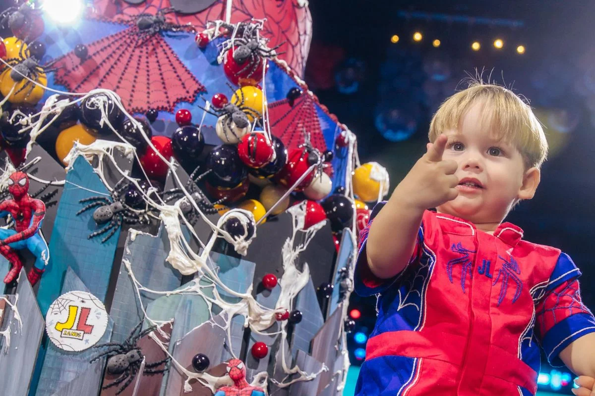 A festa de José Leonardo contou com uma apresentação da Galinha Pintadinha A festa de José Leonardo contou com uma apresentação da Galinha Pintadinha